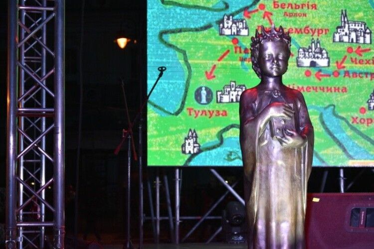 У Луцьку з'явився новий пам'ятник як подарунок від громади Києва