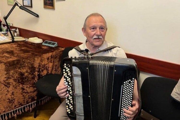 Як музикант із Луцька повертає звучання старим піаніно (Відео)