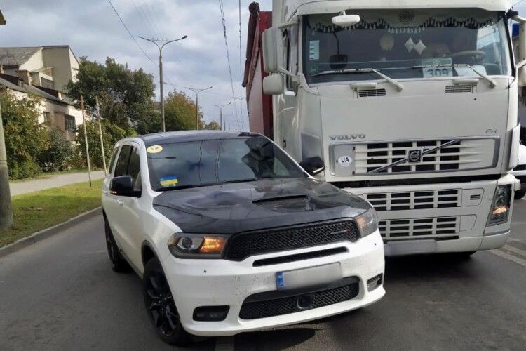 У Луцьку дві автівки не поділили дорогу