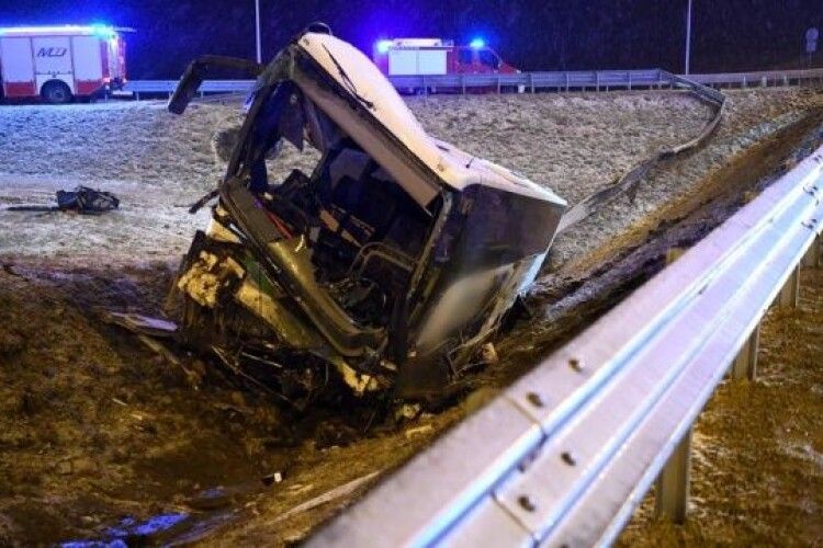 У Польщі закрили з’їзд із дороги на місці ДТП українських автобусів