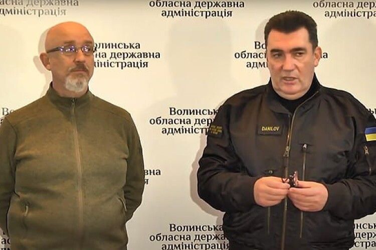 Резніков і Данілов пригрозили: допомога мігрантам із Білорусі – кримінал