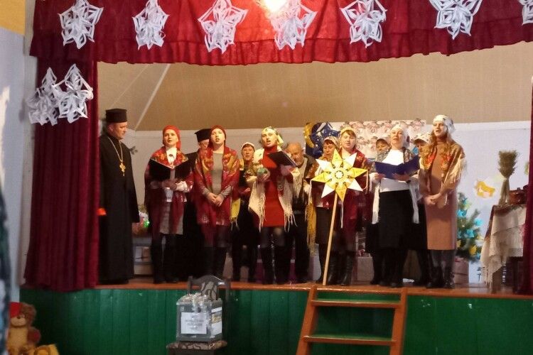 У селі на Волині наколядували для ЗСУ 16845 гривень