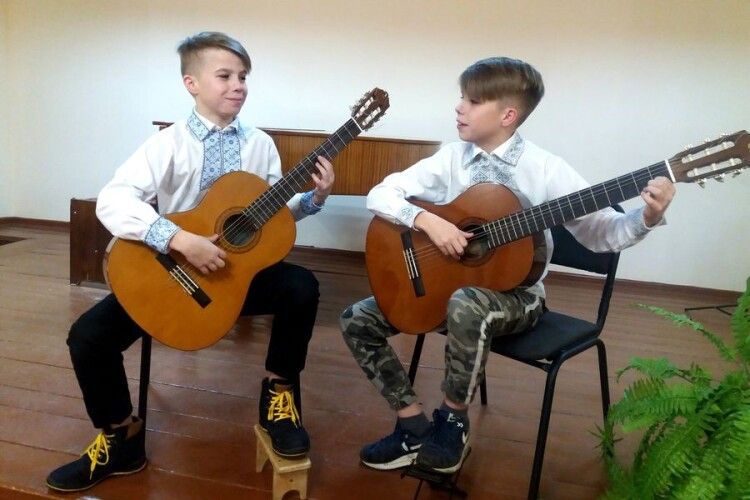 Брати-близнюки з Турійщини підкорили Всеукраїнський музичний конкурс (Відео)