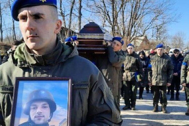 Боровся за волю: На Тернопільщині попрощалися з наймолодшим загиблим Героєм (Фото)