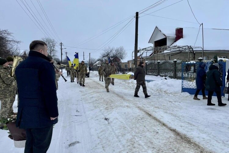 На Волині сьогодні поховали Захисника України Віктора Братчука