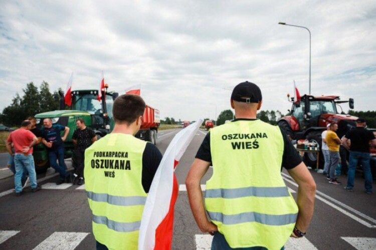 Польські фермери поновили блокування руху для вантажівок на двох пунктах пропуску