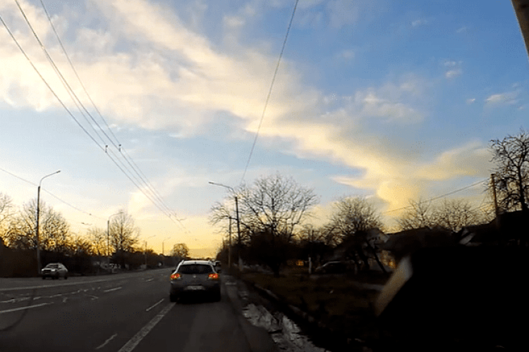 Під Луцьком наздоганяли водія, який перевищив швидкість і тікав (Відео)