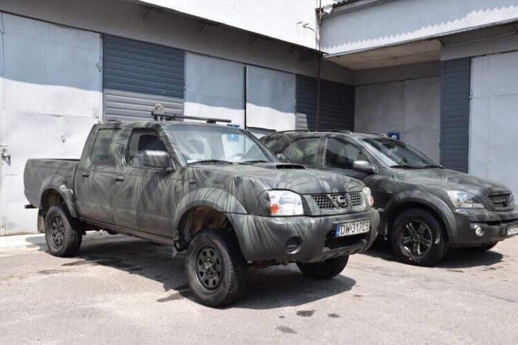 Працівники Луцької міської ради купили для ЗСУ ще два автомобілі 