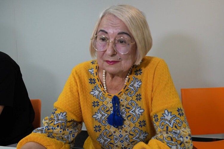 Велике «фе» від рекордсменки: 77-річна фаворитка Радіодиктанту припустилася 2 помилок