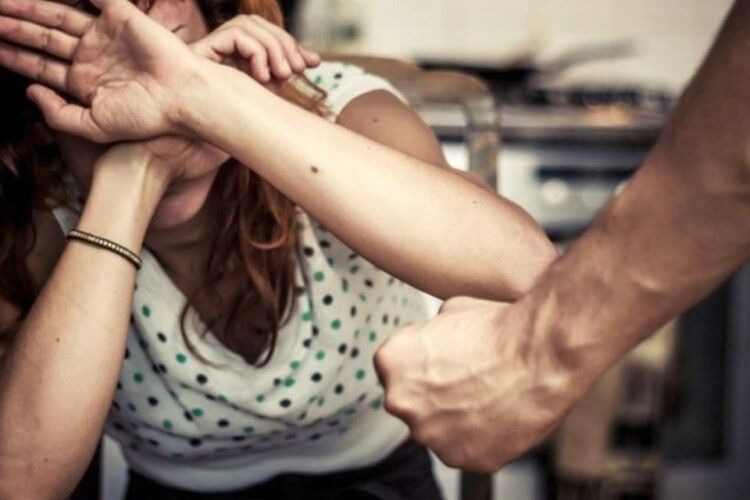 Волинянин попри заборону чіплявся до колишньої дружини, його судитимуть