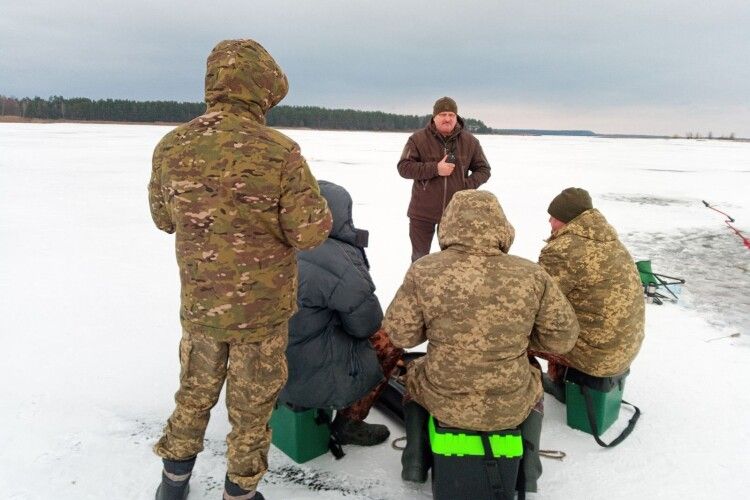 На волинському озері викрили рибалок-порушників 