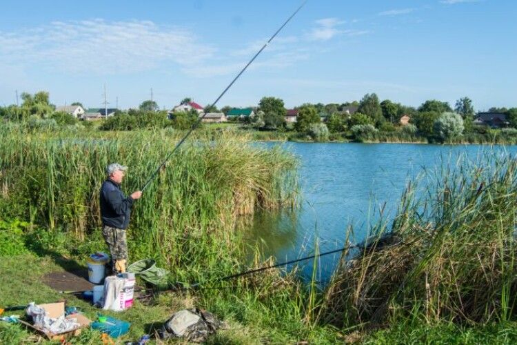 У Нововолинську вперше участь у змаганнях рибалок беруть не тільки дорослі, а й діти