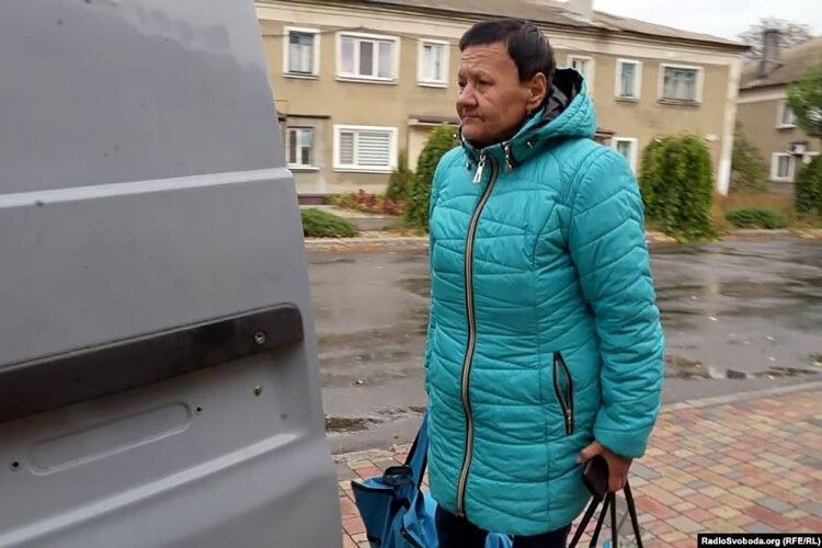«Пташок у небі менше, ніж дронів»: 70-річна жінка вийшла з Мирнограда