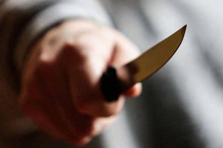 У Нововолинську на чоловіка напали з ножем - він в реанімації