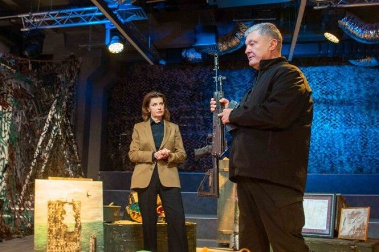 Порошенко передав на аукціон «все, що залишилось від псковських десантників»