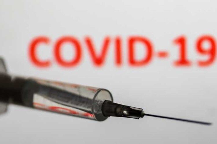Третя доза COVID-вакцини показала високу ефективність проти штаму Дельта