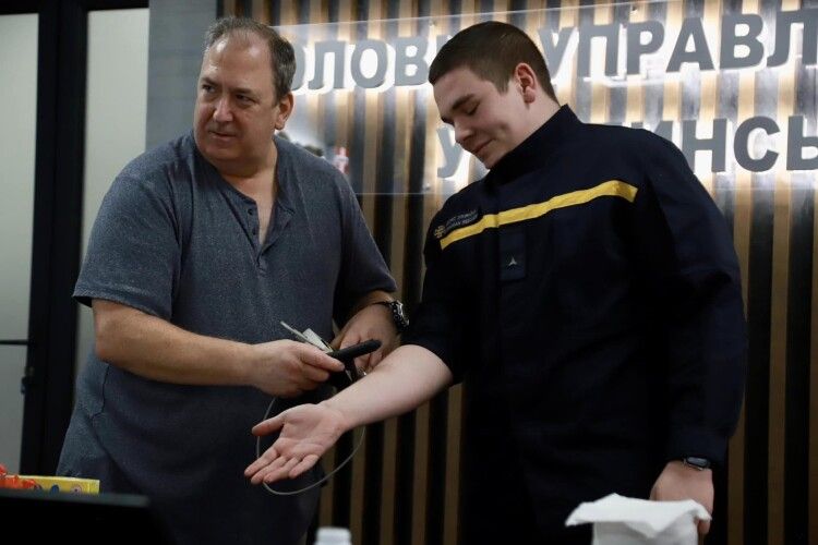 Волинських рятувальників навчав американський колега як реагувати на загрози хімічного характеру