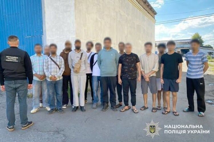 Порушили Закон: на Хмельниччині виявили 15 нелегальних мігрантів з Індії