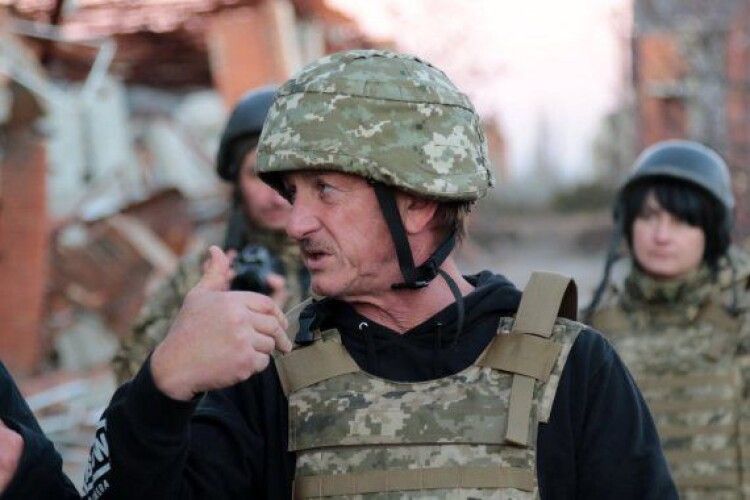 Колишній чоловік Мадонни, зірка Голлівуду приїхав на передову до українських воїнів