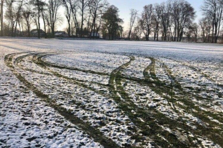 На Волині вандали пошкодили футбольне поле