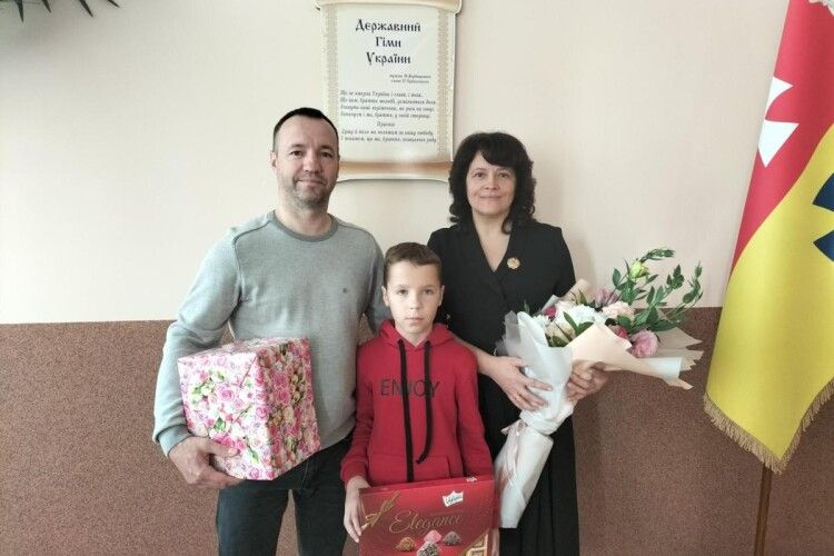 Волинянку привітали з присвоєнням звання «Мати-героїня»