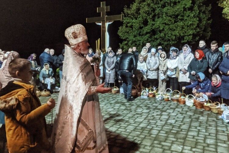 «Із сумним осадом...»: як у селі на Горохівщині святили паски (Фото)