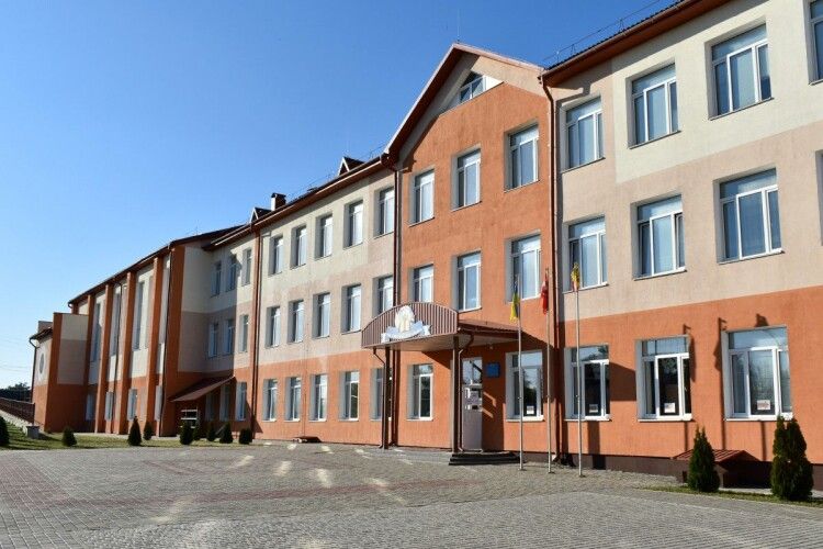 Хоч школу у Вербці на Ковельщині ще не добудували, там вже вчаться діти