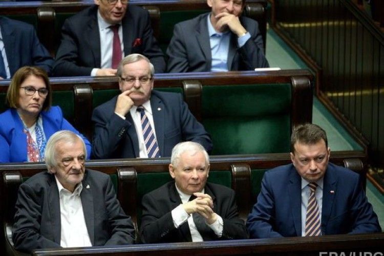 У Верховній Раді пороззявляли роти: польські депутати майже одноголосно «урізали» свої зарплати