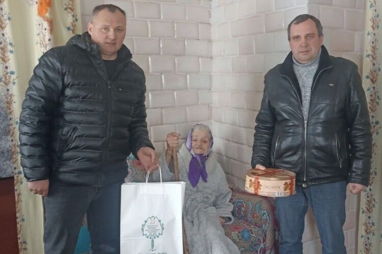 На Волині привітали довгожительку, яка 47 років працювала вчителькою