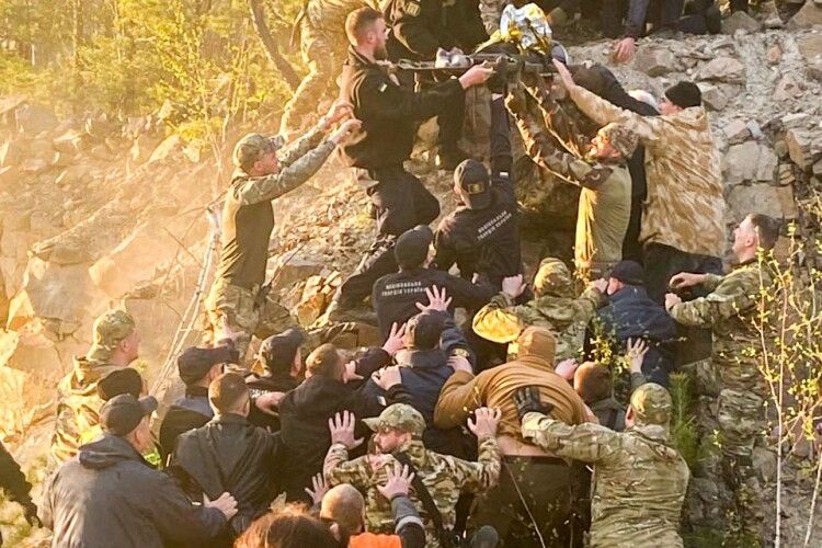 Впав у кар’єр: на Рівненщині добу шукали хлопчика