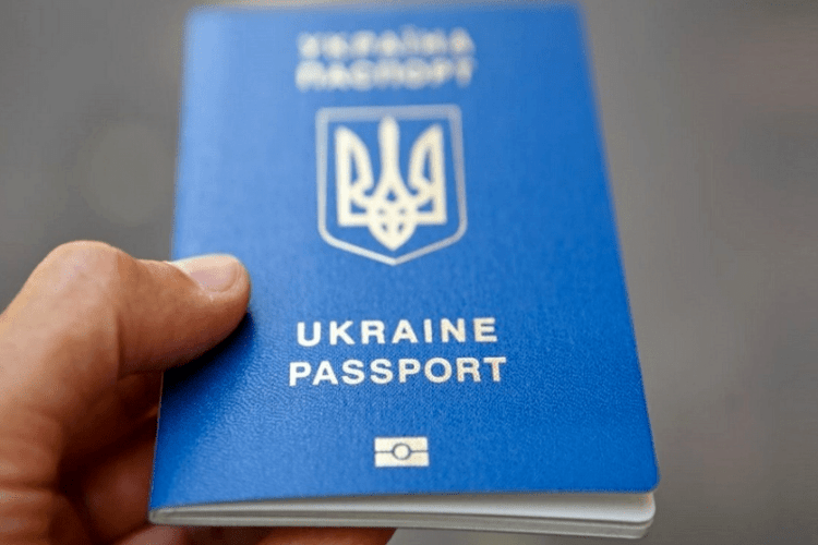 Українка постала перед судом, бо викидала сміття без паспорта