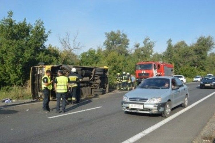 Вантажівка зіткнулася із рейсовим автобусом