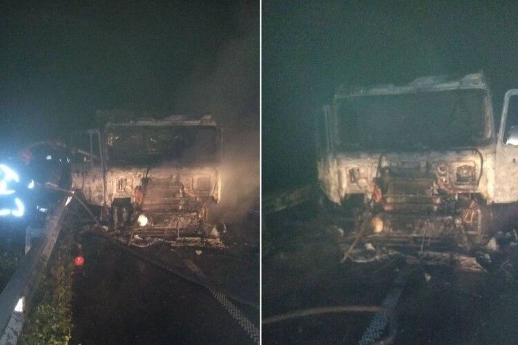 На Рівненщині вночі згоріла вантажівка