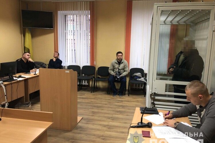 У Рівному заарештували 60-річного дядька із Запоріжжя, який у відділку поліції витягнув із гранати запобіжне кільце...