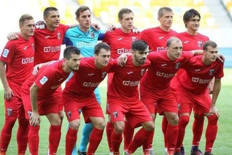 Футболісти і вболівальники «Вереса» організували благодійний аукціон 