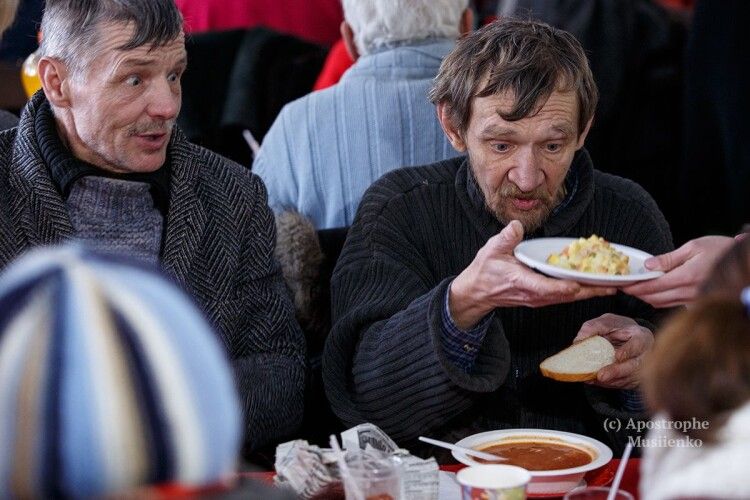 У Володимирі організували гаряче харчування для бідних