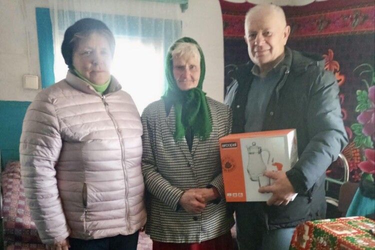 Життєрадісну довгожительку з Волині привітали з 90-річчям