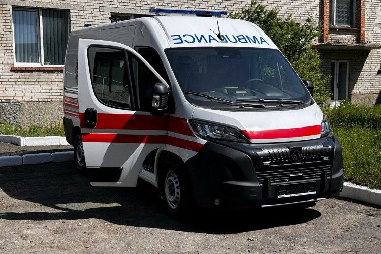 На Волині громаді передали спеціалізований автомобіль
