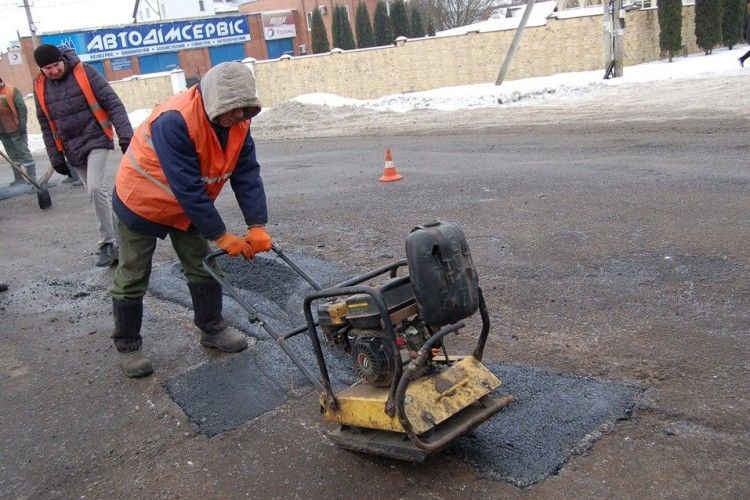 На Волині провели експеримент із застосування нової технології ремонту доріг