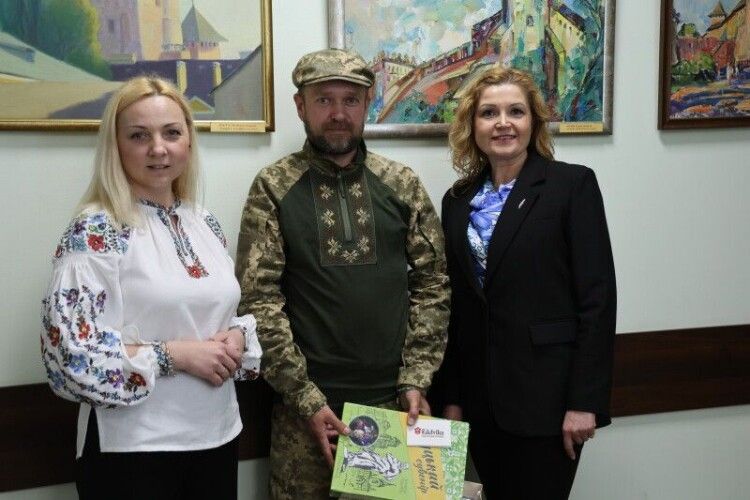 Вишиванка, що єднає: у Луцьку відзначили авторів найщемливіших фото про любов до міста