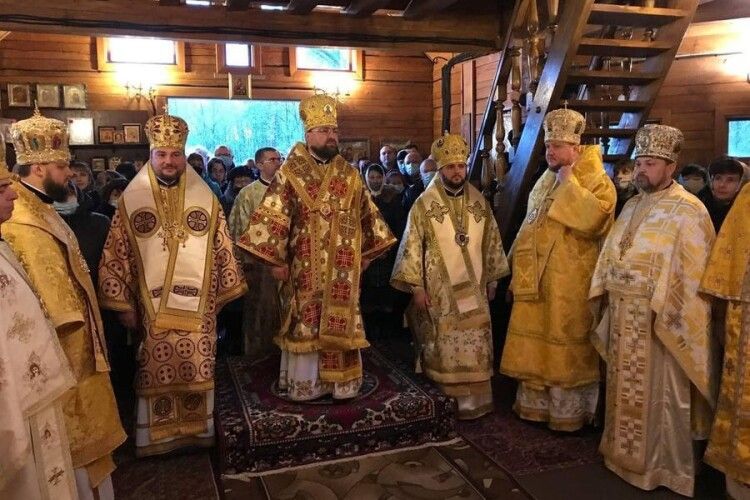 Волинський єпископ відслужив літургію на повстанських могилах
