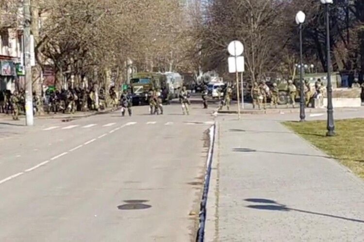 Під дурманом проти дітей? В Білорусі російські військові обмінюють пальне та їжу на алкоголь