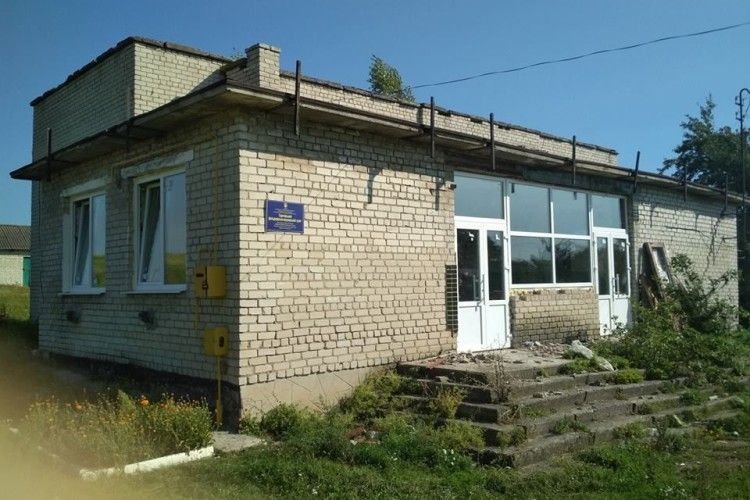 У селі Горичів капітально відновлюють занедбаний клуб