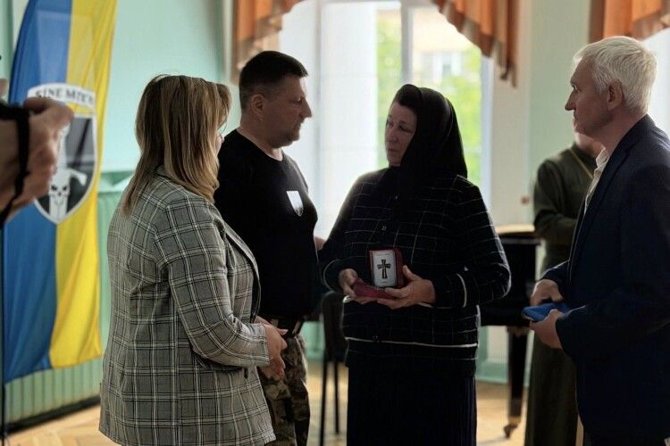На Волині вручили «Хрест Героя» родинам полеглих захисників із 33 ОМБ