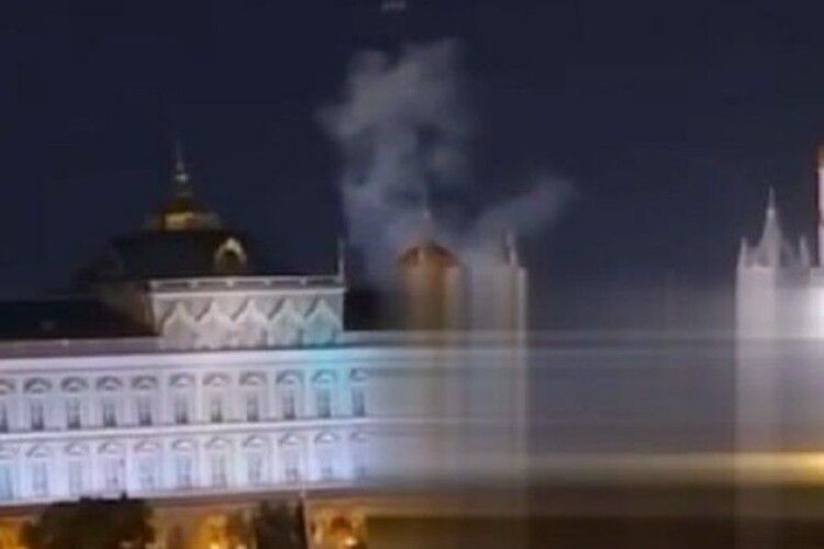Вночі біля кремля пролунали вибухи (Відео)