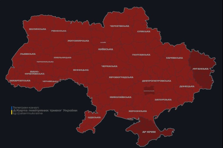 Вся карта України охоплена червоним