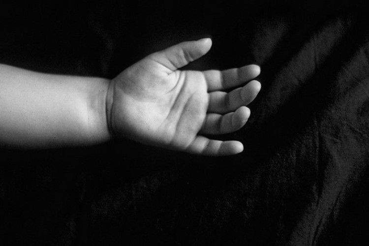 Поліція розслідує обставини загибелі новонародженої дитини на Любешівщині