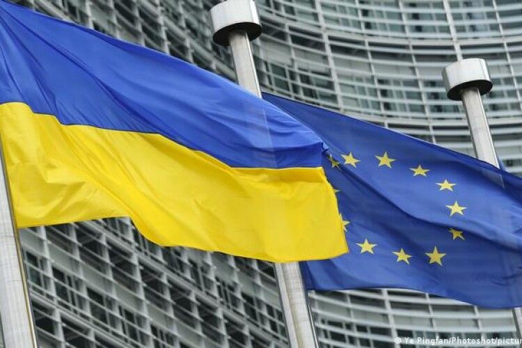 Єврокомісія пропонує скасувати статус кандидата, якщо Україна не робитиме реформ