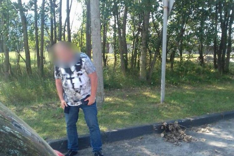 Киянин намагався всунути ковельським патрульним 400 гривень хабаря