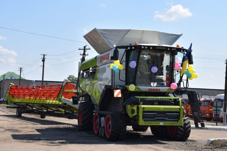 Надсучасний комбайн Claas у господарстві Никонюка – єдиний такий на Волині та Рівненщині (Фото)